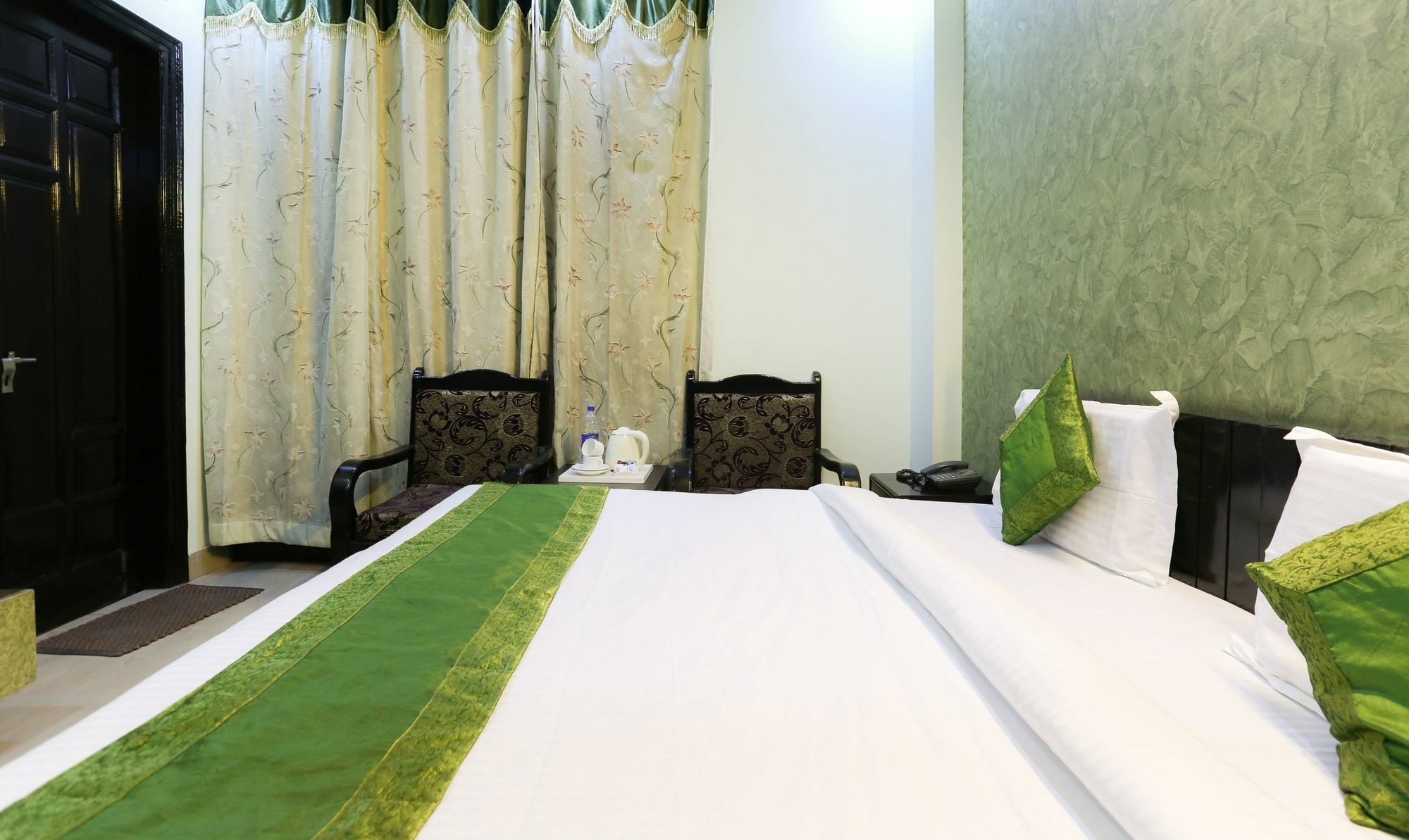 Royal Suites By Park Tree, Kasauli Exterior photo