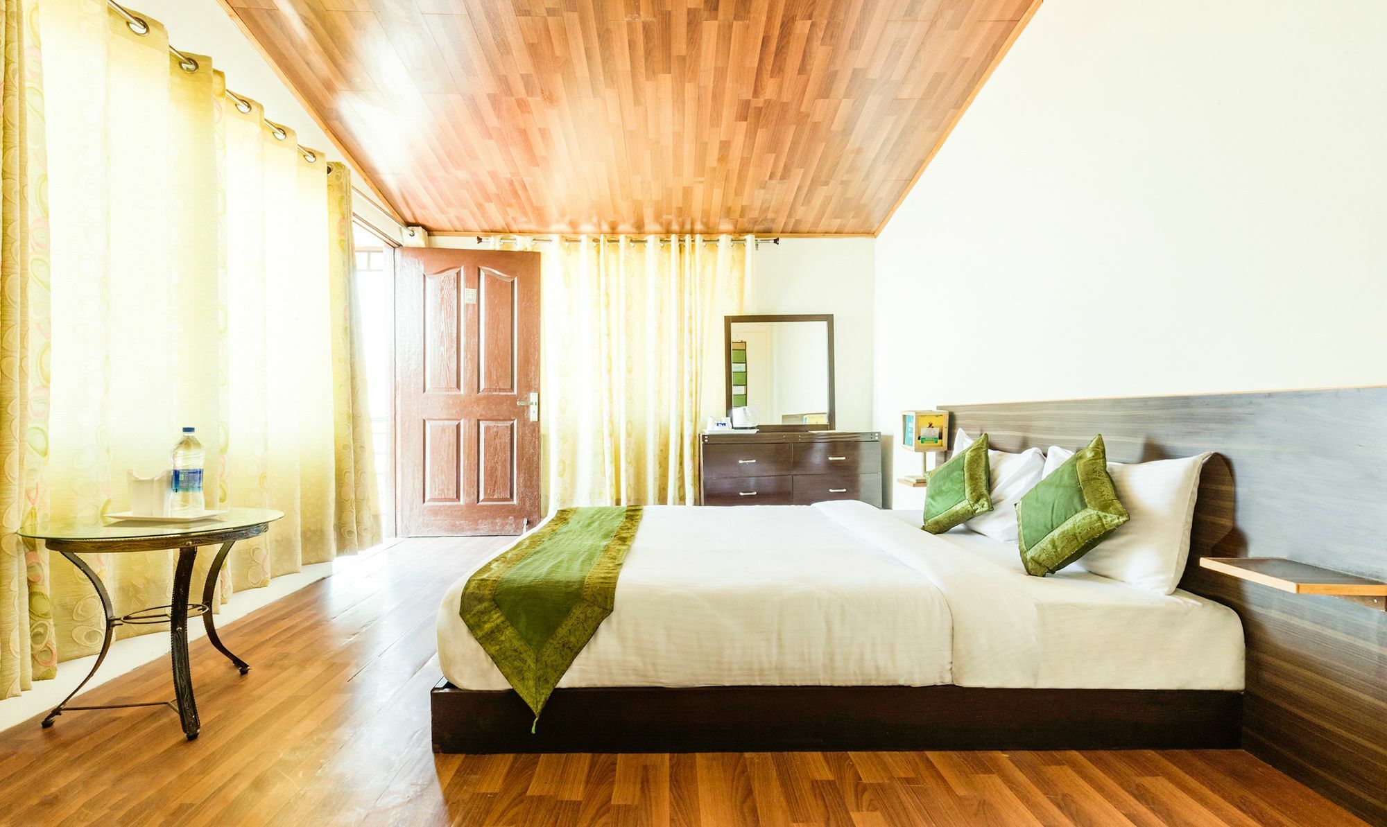 Royal Suites By Park Tree, Kasauli Exterior photo